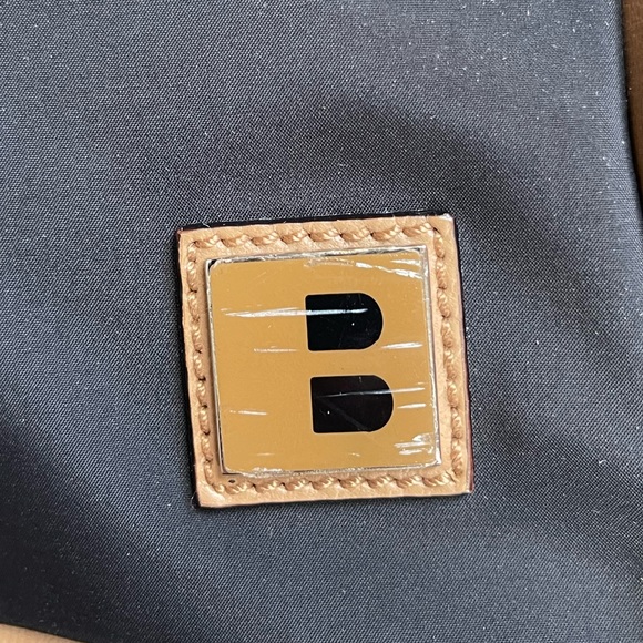 Vintage Bally Nylon and Leather shoulder bag - Picture 2 of 8